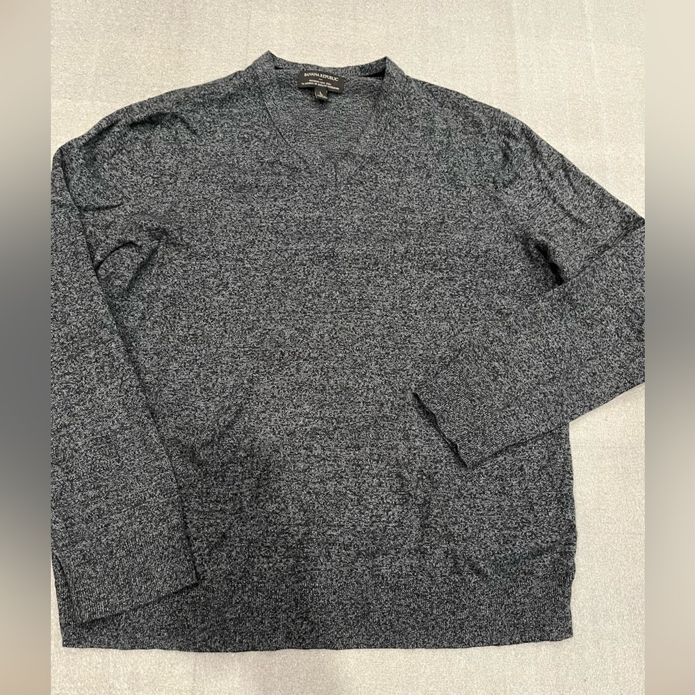 [L]Banana Republic Cotton/Silk Blend Gray V-Neck Sweater